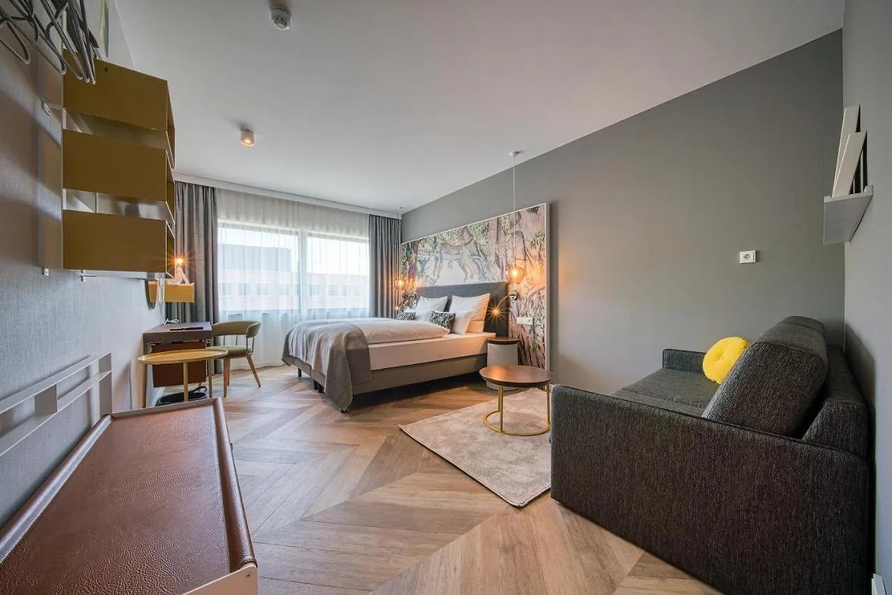 Ninetynine Amsterdam Aiport, Trademark Collection By Wyndham Otel