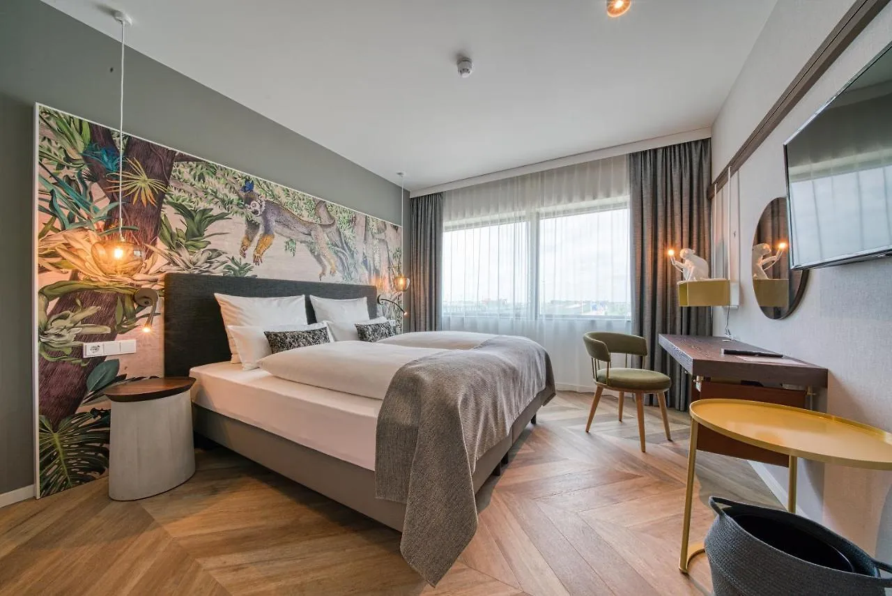 *** Hotel Ninetynine Amsterdam Aiport, Trademark Collection By Wyndham Pays-Bas